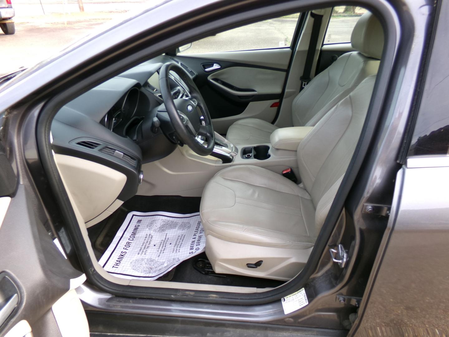 2012 Sterling Gray Metallic /tan Ford Focus SEL (1FAHP3H26CL) with an 2.0L engine, automatic transmission, located at 401 First NE, Bearden, AR, 71720, (870) 687-3414, 33.726528, -92.611519 - Photo#5